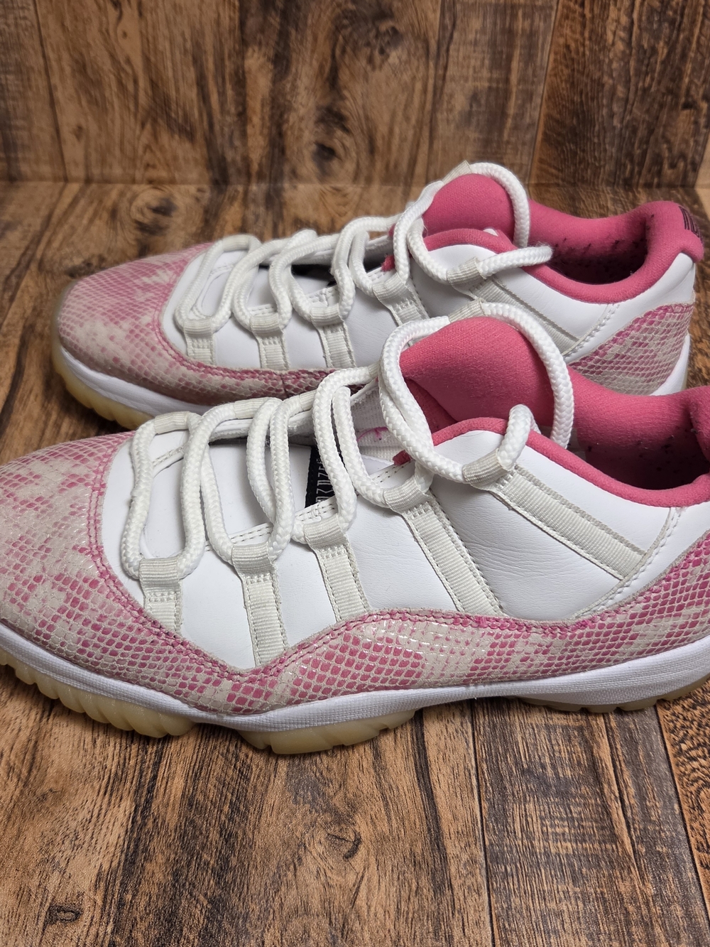 Nike Air Jordan Retro 11 Low Pink Snakeskin - SIZE 9.5W